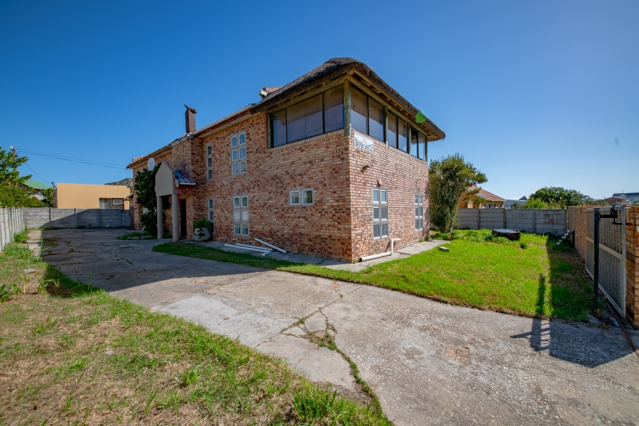 6 Bedroom Property for Sale in Pringle Bay Western Cape